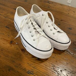 Converse Chuck Taylor All Star Low Top Platform Leather Sneaker
